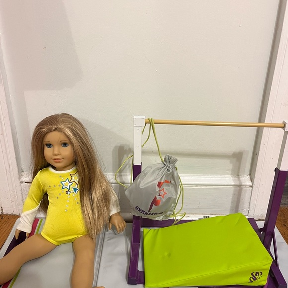 McKenna America Girl Doll 2012 Girl of the Year with outfit